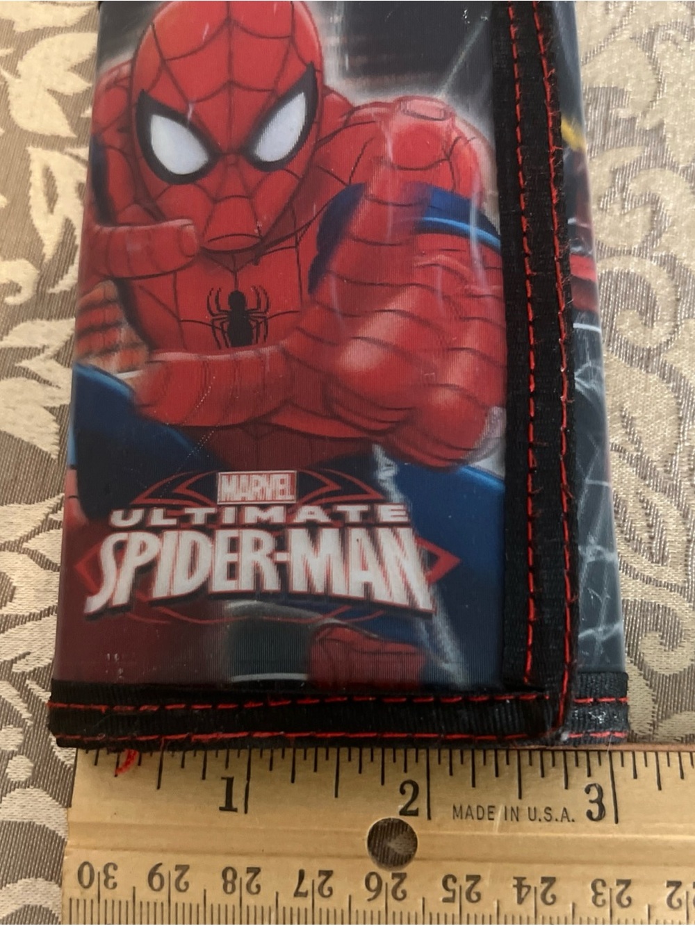 Marvel Ultimate Spiderman Tri-Fold Wallet with Holographic 3D Effect Battle Suit